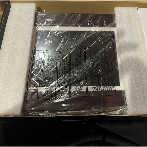 COBY 8” digital photo frame with playback - Picture 2 of 6